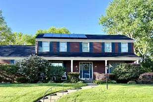 132 Penhurst Dr, Wilkins Township, PA 15235 - Photo 2
