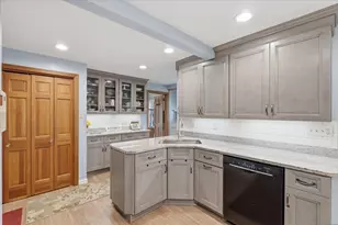 132 Penhurst Dr, Wilkins Township, PA 15235 - Photo 18
