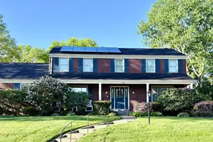 132 Penhurst Dr, Wilkins Township, PA 15235 - Photo 2