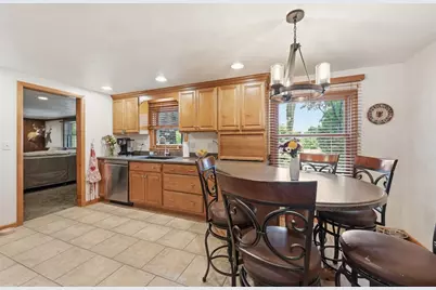 576 Carroll Dr, Irwin, PA 15642 - Photo 10