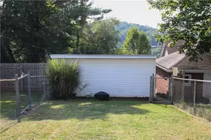 338 1/2 N 1st St, Jeannette, PA 15644 - Photo 6