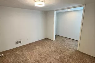 338 1/2 N 1st St, Jeannette, PA 15644 - Photo 6