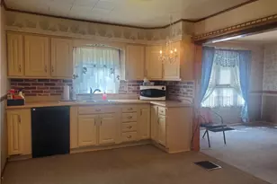 2056 Oak Dr, Manor Township, PA 16226 - Photo 8