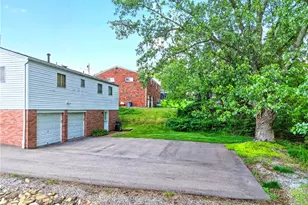35 Frances Dr, Robinson Twp, PA 15108 - Photo 4