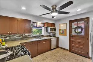 1117 Broughton Rd, South Park, PA 15236 - Photo 8