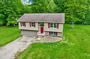 104 Maplewood Ave, Carmichaels-Cumberland, PA 15320 - Photo 2