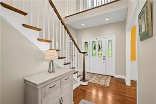 320 Hedgerow Dr, Peters Township, PA 15367 - Photo 4