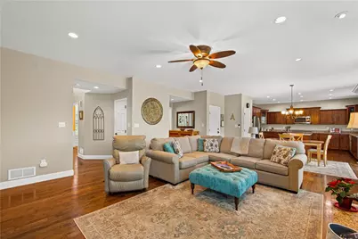 320 Hedgerow Dr, Peters Township, PA 15367 - Photo 10