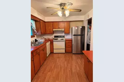 410 Indiana Ave, Farrell, PA 16121 - Photo 8