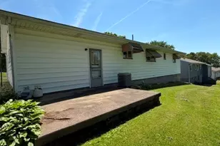 410 Indiana Ave, Farrell, PA 16121 - Photo 2