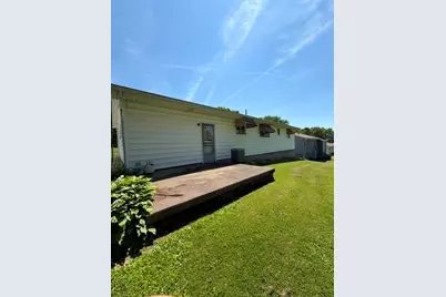 410 Indiana Ave, Farrell, PA 16121 - Photo 2