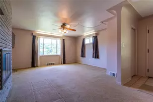 135 Lake Dr, Elizabeth Twp/Boro, PA 15037 - Photo 4
