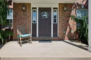 531 Stirrup Dr, Hempfield Township, PA 15601 - Photo 2