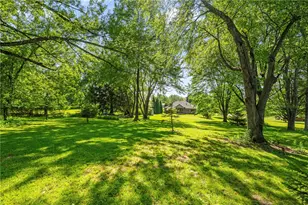 126 Lipinwood Dr, Chippewa Township, PA 15010 - Photo 2