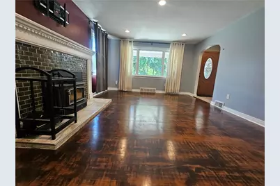 19 Woodrow St, Twp of But NE, PA 16045 - Photo 6
