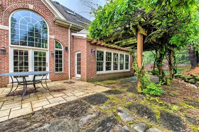 33 Hawthorne Ln, Irwin, PA 15642 - Photo 10