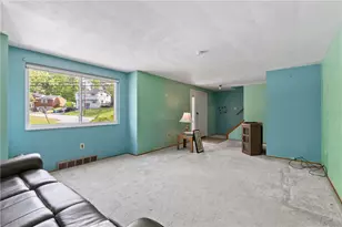 228 Shenandoah Dr, Pittsburgh, PA 15235 - Photo 2