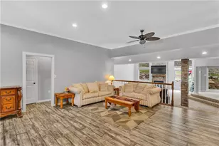10 Walker St, Collier Township, PA 15071 - Photo 12