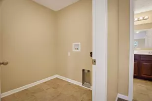 229 W Country Barn Rd, Chartiers, PA 15342 - Photo 38