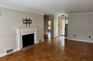 633 Crystal Dr, Pittsburgh, PA 15228 - Photo 4