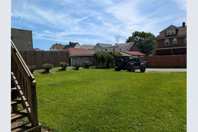32 S 3rd St, Youngwood, PA 15697 - Photo 8