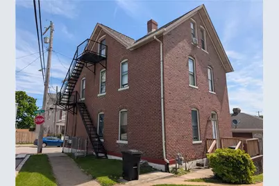 105 Depot St, Youngwood, PA 15697 - Photo 4