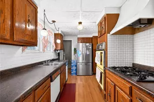 5210 Celia Pl, Friendship Park, PA 15224 - Photo 8