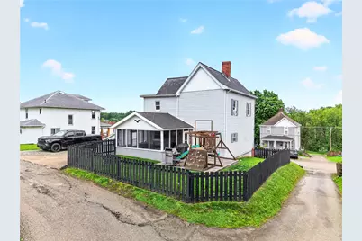118 Center Ave, Mt Pleasant Boro, PA 15666 - Photo 4