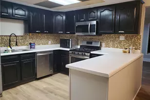 411 Sussex Dr, Cranberry Township, PA 16066 - Photo 2