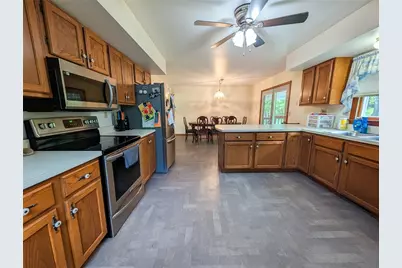 213 Cherokee Dr, Center Township, PA 16001 - Photo 20