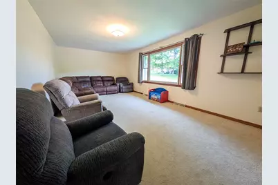 213 Cherokee Dr, Center Township, PA 16001 - Photo 12