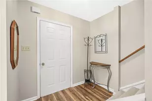 208 Meadowview Dr, Canonsburg, PA 15317 - Photo 4