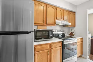 208 Meadowview Dr, Canonsburg, PA 15317 - Photo 18