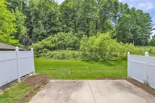 284 Broadstone Dr, Adams Township, PA 16046 - Photo 18