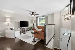228 Rampart Blvd, Pittsburgh, PA 15068 - Photo 8