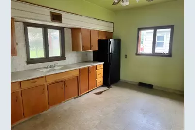 1111 Pollock Ave, New Castle, PA 16101 - Photo 8