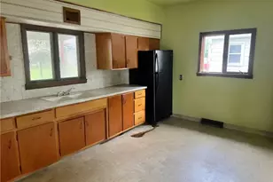 1111 Pollock Ave, New Castle, PA 16101 - Photo 8