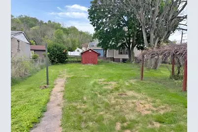 1111 Pollock Ave, New Castle, PA 16101 - Photo 16