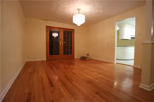 2570 Mt Royal Rd, Pittsburgh, PA 15217 - Photo 10