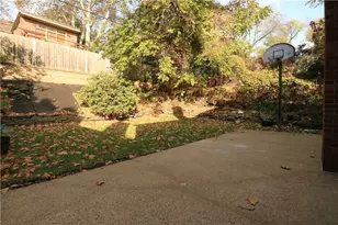 2570 Mt Royal Rd, Pittsburgh, PA 15217 - Photo 4