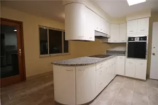 2570 Mt Royal Rd, Pittsburgh, PA 15217 - Photo 12