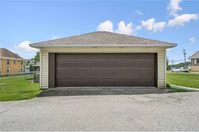 611 Harrison Avenue, Jeannette, PA 15644 - Photo 6