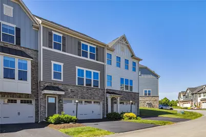 6004 Augusta Ln, Jeannette, PA 15644 - Photo 2