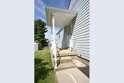 6914 Monroe Ave, West Mifflin, PA 15122 - Photo 2