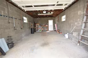 6914 Monroe Ave, West Mifflin, PA 15122 - Photo 24
