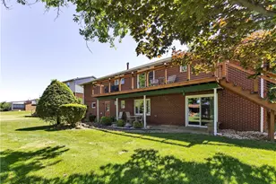 122 Northumberland Dr, Hempfield Township, PA 15642 - Photo 4