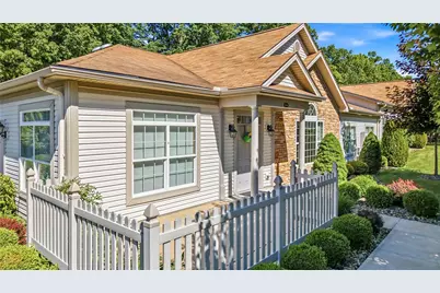 246 Stonegate Blvd, Hermitage, PA 16148 - Photo 2