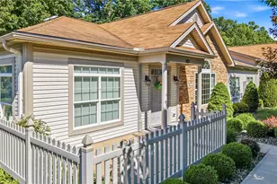246 Stonegate Blvd, Hermitage, PA 16148 - Photo 2