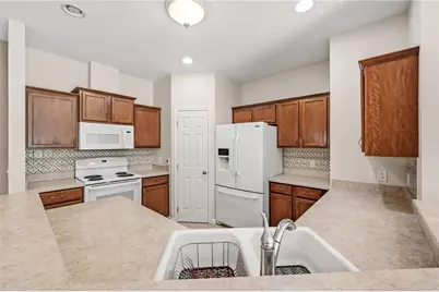 246 Stonegate Blvd, Hermitage, PA 16148 - Photo 8