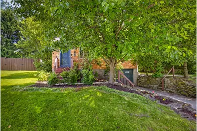 132 Pheasant Dr, Pittsburgh, PA 15235 - Photo 2